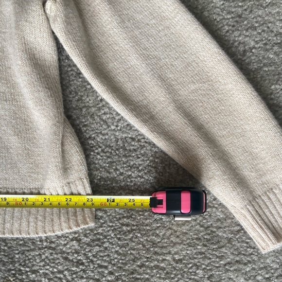 H&M DIVIDED beige/oatmeal cropped sweater size XL - Picture 6 of 10